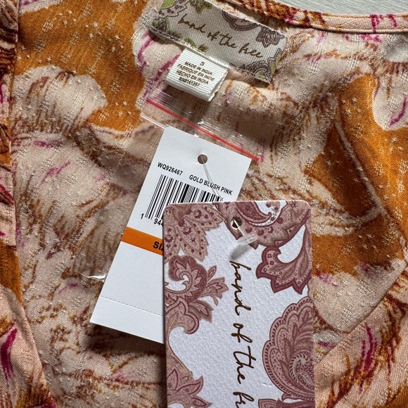 NWT- Band Of The Free Libby Gold Floral Bell sleeve crop top size small - Picture 8 of 11